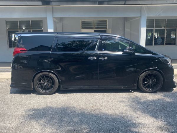Toyota Alphard - Image 3